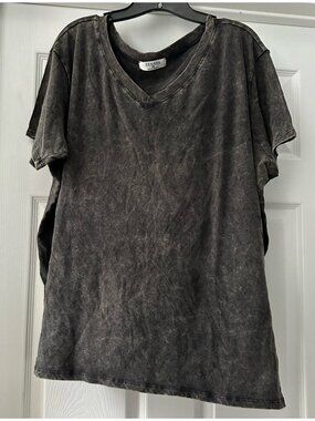 Zenana v-neck shirt